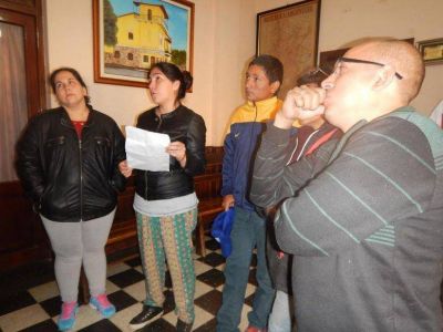 Unas 200 familias reclaman el servicio de energ�a el�ctrica