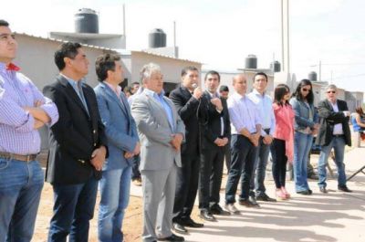 Casas destac� su pol�tica habitacional y volvi� a pedir fondos a Naci�n