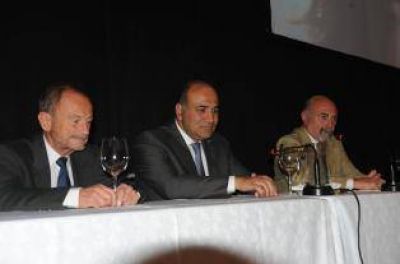 Manzur no sabe si dar� un bono de fin de a�o