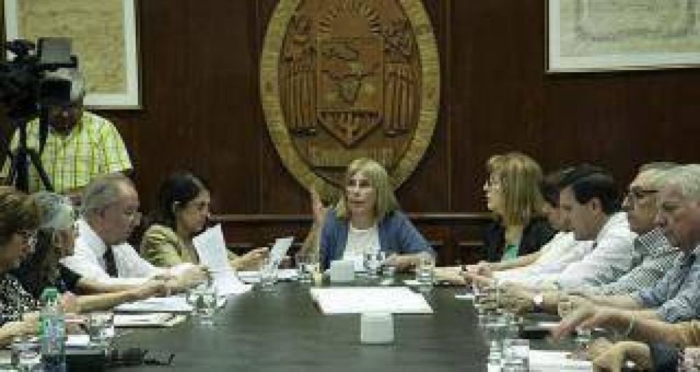 Con el aval del Consejo Superior, asumir�n en Canal 10 dos funcionarios de Bard�n