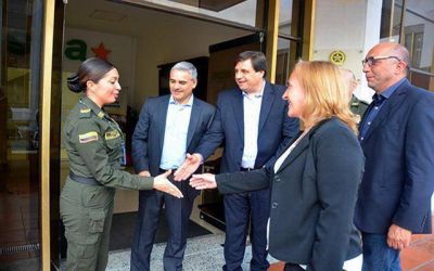 Manino Iriart en Colombia para conocer la experiencia en seguridad