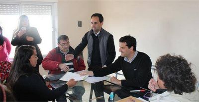 Abad particip� de la entrega de 18 viviendas en el Barrio Zacagnini