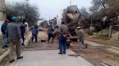 El programa de pavimentaci�n llega a barrios de Clodomira