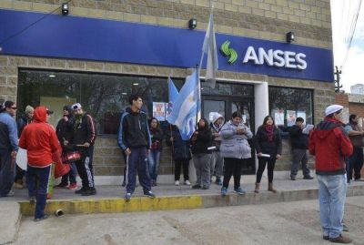 Opositores a directora de la ANSeS volvieron a pedir su renuncia, esta vez acompa�ados por manifestantes