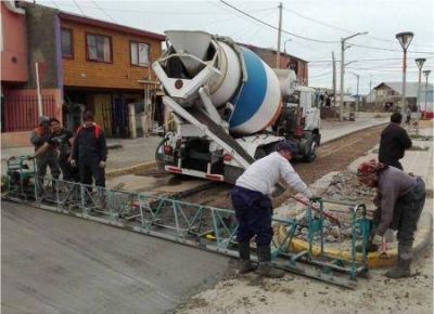 Comenz� el hormigonado de la avenida Per�n