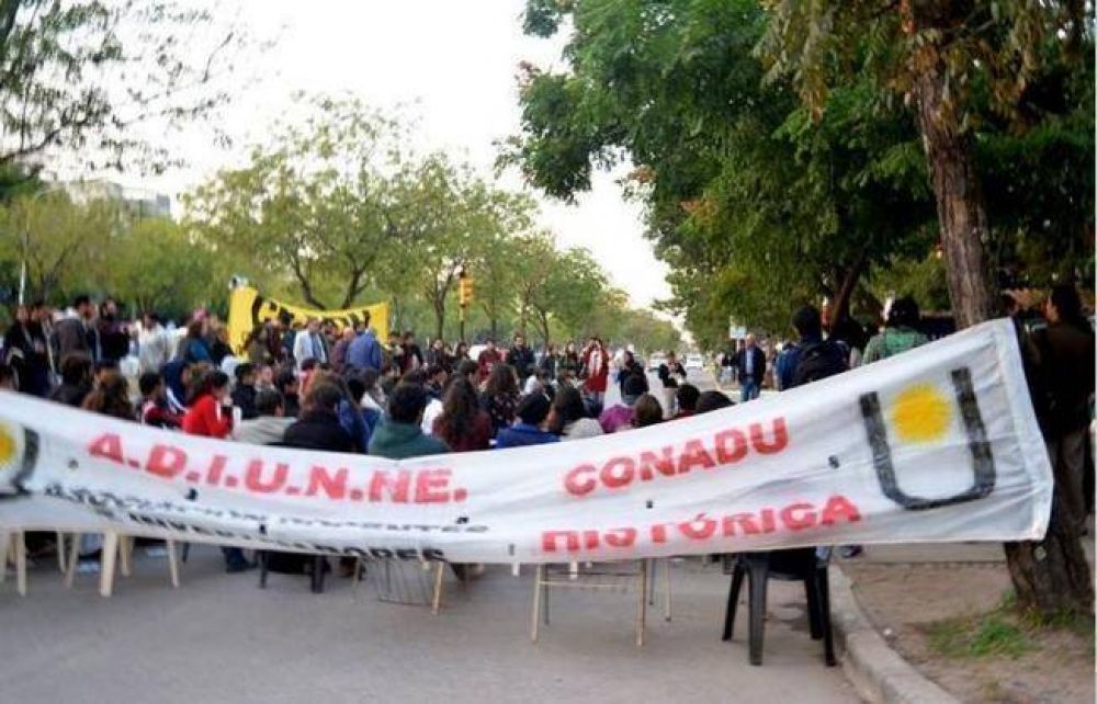 Los docentes universitarios de Chaco y Corrientes van al paro