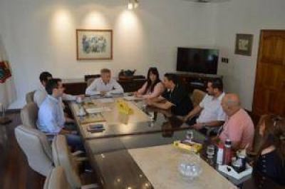 Avil�s recibi� a la primera comisi�n que tiene el centro vecinal de Las 400 Viviendas