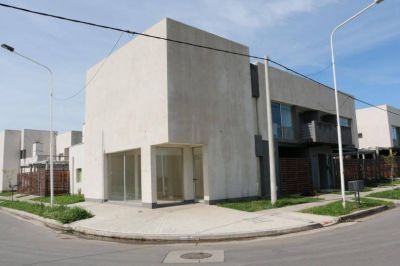 Vecinos de PROCREAR reclaman se les provea agua y temen el desabastecimiento en el verano