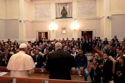 Francisco a los jugadores del Unidos por la Paz: Hoy no se puede pensar la educacin sin el deporte