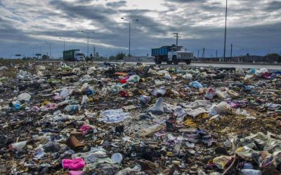 Cada vez m�s espacios p�blicos colapsan de basura en la ciudad
