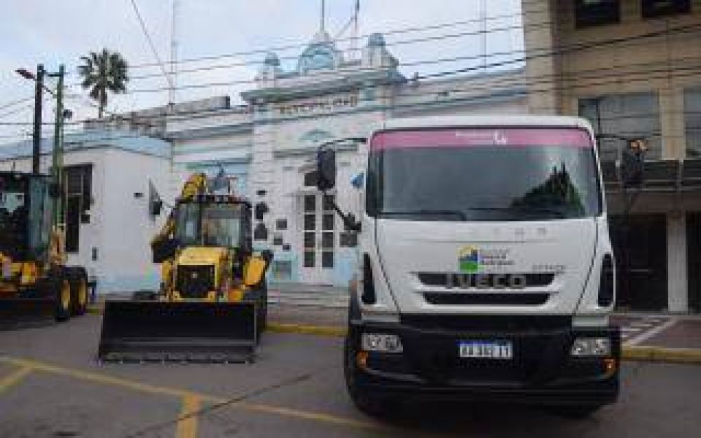 Nuevas maquinarias viales y camiones volcadores en General Rodrguez