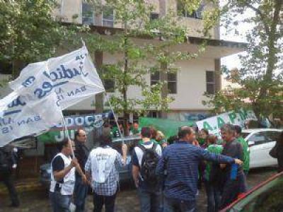 Los judiciales protestan frente al Tribunal del Trabajo