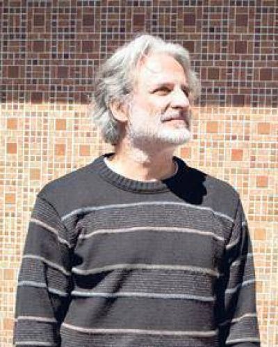 El hombre que viaja demasiado