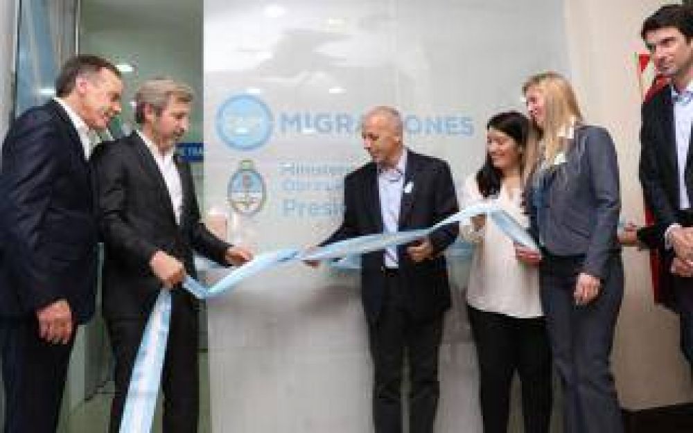 Frigerio y Ducot� inauguraron una oficina de migraciones en Pilar