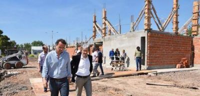 Katopodis y Ruta recorrieron la obra de la primera Escuela Secundaria T�cnica de Villa Lanzone