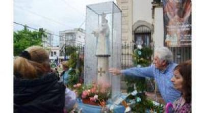 Con desfile y procesi�n, Pilar vivi� su primer d�a de Patronales