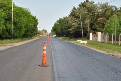 Contin�a el bacheo en la bajada San Mart�n y el mantenimiento de las columnas del acceso