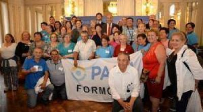 Manzur recibi� a 120 jubilados del PAMI que visitan Tucum�n