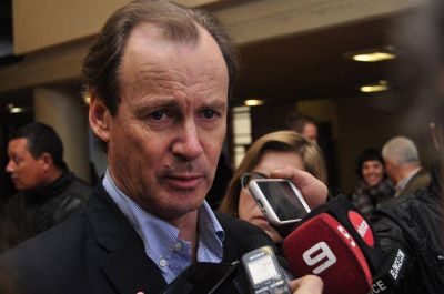 Bordet orden� una investigaci�n sumaria en Obras Sanitarias y oficializ� la salida de Righelato 