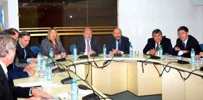 Verna particip� de una reuni�n con gobernadores y legisladores en el CFI