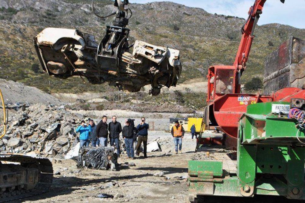 Municipalidad, Gobierno y Aduana coordinan la disposición final de material chatarra
