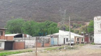 Aguas del Norte paraliz� sus obras en Floresta y los vecinos estallaron de bronca