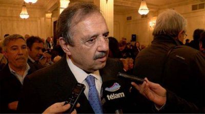 Para Alfons�n, la meta de pobreza cero 