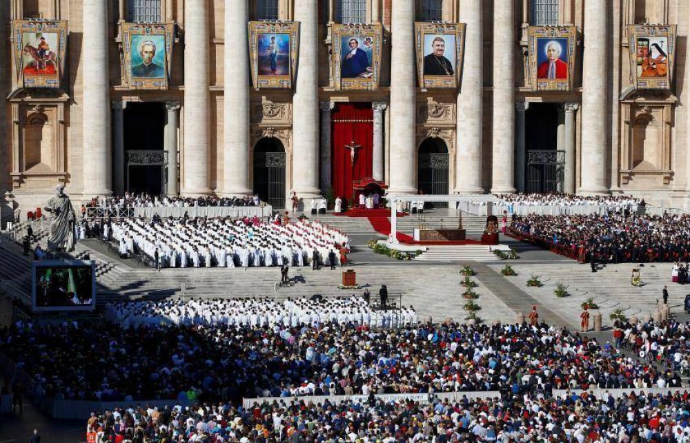 El Papa argentino proclam santo al Cura Brochero