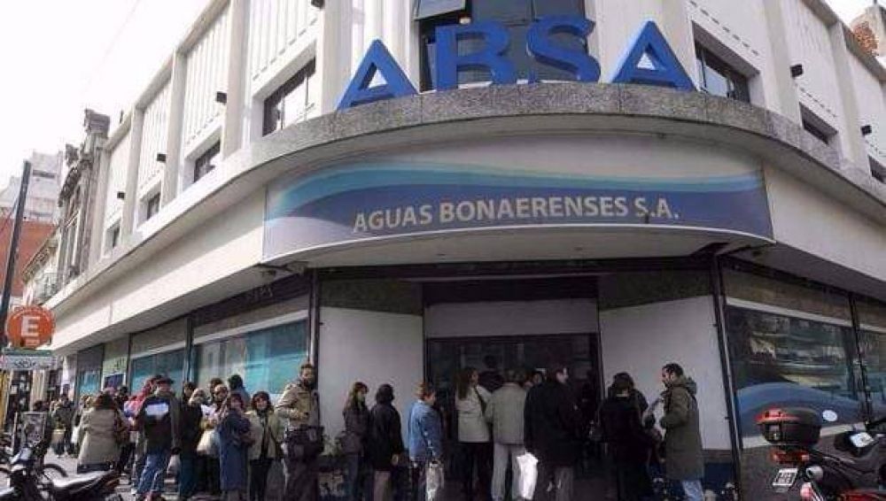 La Justicia ordena a ABSA dejar de cobrar el servicio en Gonnet y Villa Castells