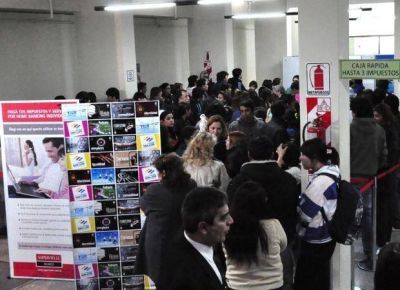 Desde el viernes, 4 mil chicos podr�n canjear sus estampillas escolares