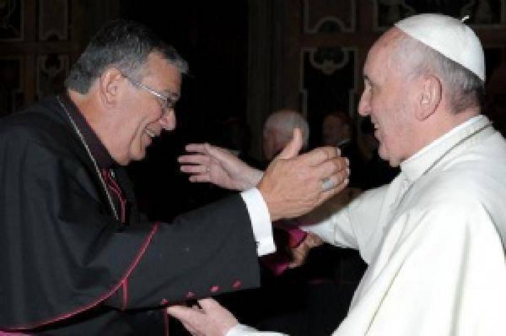 Viroche: El Vaticano evala jubilar anticipadamente a monseor Zecca