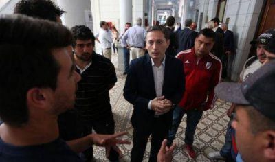 Gray acompa�o a los trabajadores de Cresta Roja ante la alerta de despidos