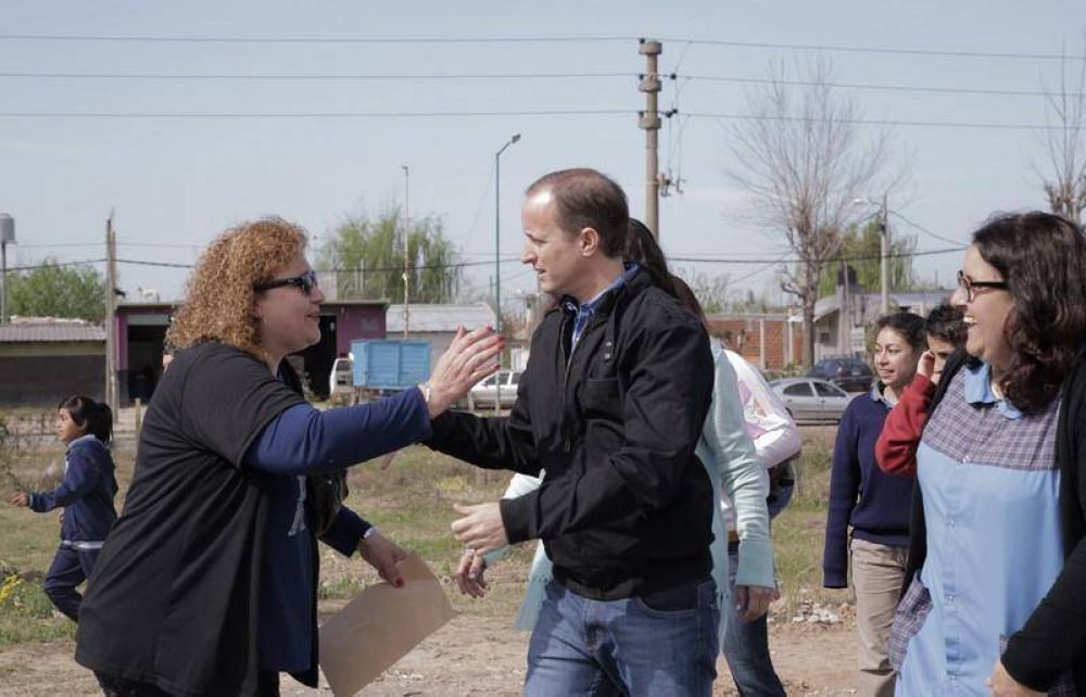 El Municipio limpia el Canal Mugica para mejorar el drenaje