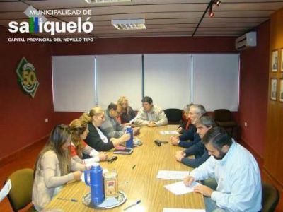 Gremios y Municipio de Salliquel� acuerdan pauta salarial para lo que resta del 2016