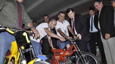 El senador Gerardo Zamora, recorri� la muestra en el Nodo