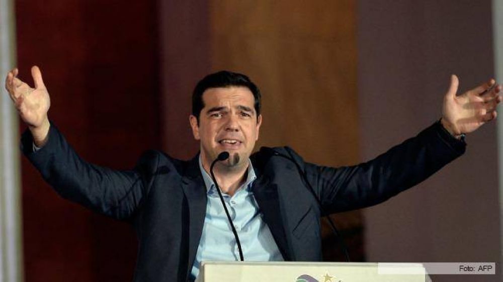 Un reforzado Tsipras saldr a negociar el rescate de Grecia