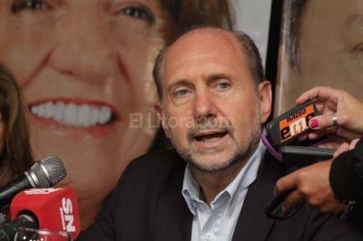 Perotti present� un proyecto de reforma pol�tica