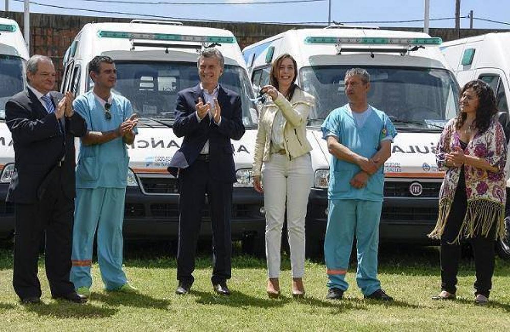 Macri entreg cuarenta ambulancias para la provincia de Buenos Aires