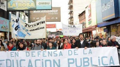 La comunidad educativa de Mor�n en alerta por el operativo macrista 