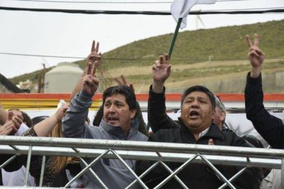 Avila le pidi� a YPF que invierta en Chubut como hace en Neuqu�n