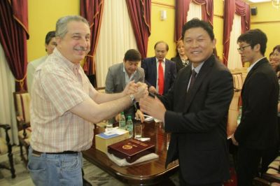 Energ�as limpias: Passalacqua recibi� a inversores chinos