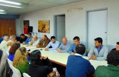 Intendentes de la UCR se mostraron con Mac Allister