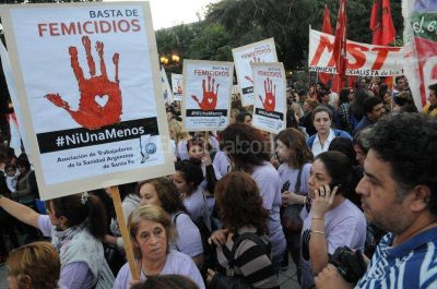 Santa Fe vuelve a marchar en contra de la violencia de g�nero