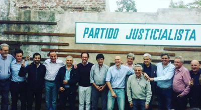 Juli�n Dom�nguez: �Queremos una generaci�n precursora y promotora de ideas superadoras a Macri, que s�lo gobierna para ricos�