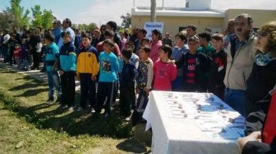 Entregaron un barrio en J�chal que demor� cinco a�os su construcci�n