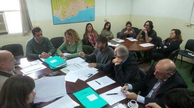 El oficialismo no logra cerrar el convenio y peligra la cobertura de ART a los municipales