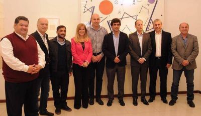 Lacunza se reuni� con intendentes para explicar el presupuesto y recibi� pedidos de fondos especiales para las comunas