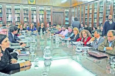 Reabren la discusi�n salarial con los estatales bonaerenses