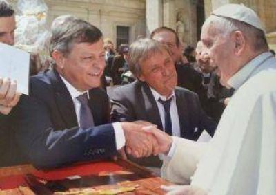 Peppo asiste a misa de Francisco