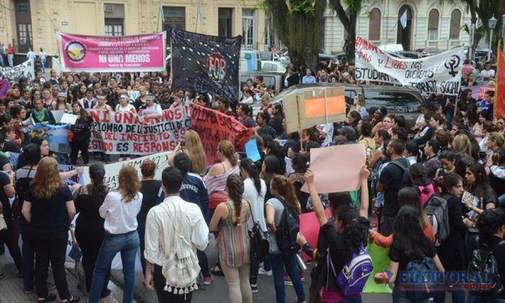 Las correntinas se sumaron a la marcha nacional en contra de la violencia de gnero